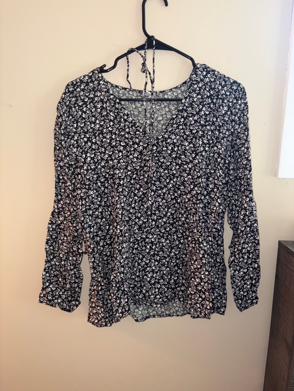 Black Floral V-Neck Long Sleeve Women's Top